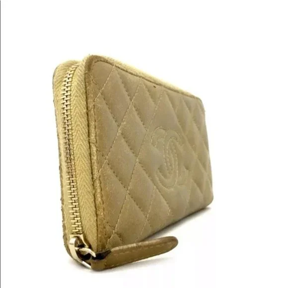 authentic CHANEL Quilted  CC Logo Lambskin Zip - Picture 5 of 13